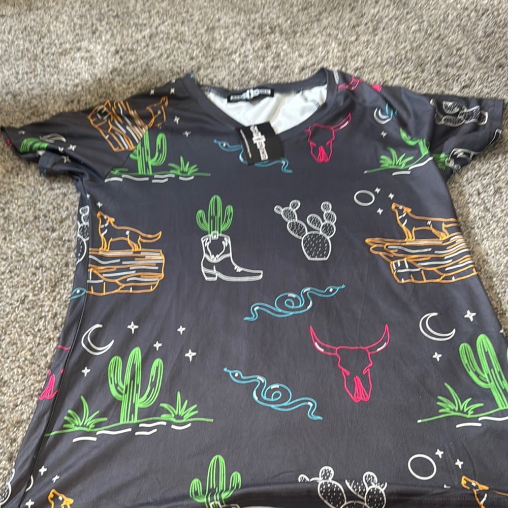Gray and Green Short Sleeve Tee with Desert Motifs